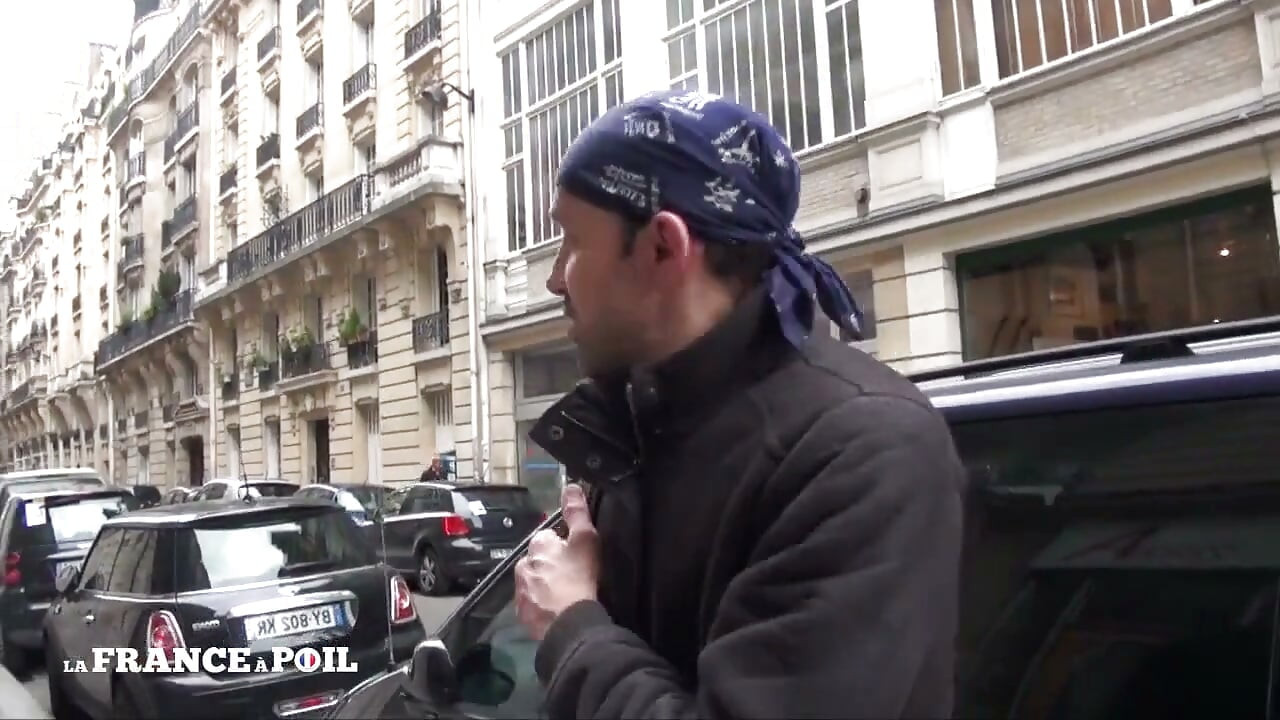 街で見つけた貧乳素人が、引き締まった尻をガンガン突かれる