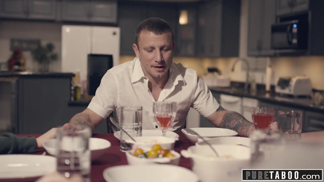 純粋なタブー義理の両親と義理の兄が新しい妹を歓迎