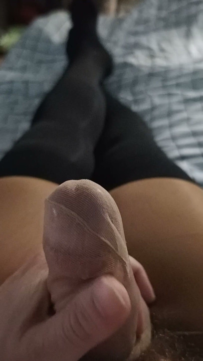 Je me branle dans une chaussette en nylon