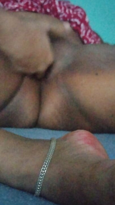 Bhabhi ka chut Mein ungali Dhokha kar Malish Kar Diya
