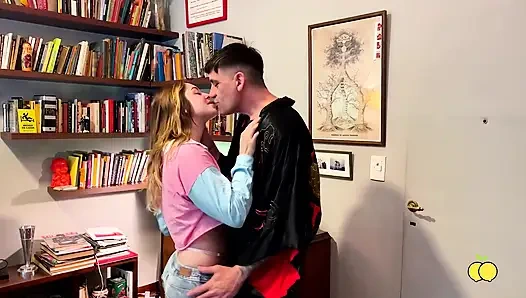 Es sieht so aus, als mag meine frau den lieferboten