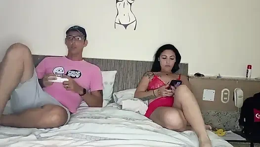 Die dumme meines besten freundes zeigte mir seinen riesigen schwanz und ich fickte ihn