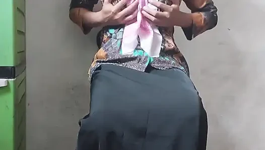 Hijab Shemale Jerking off Her Huge Dick