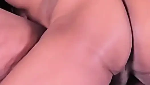 İri güzel kadın büyük zenci yarağı duşta sikişiyor