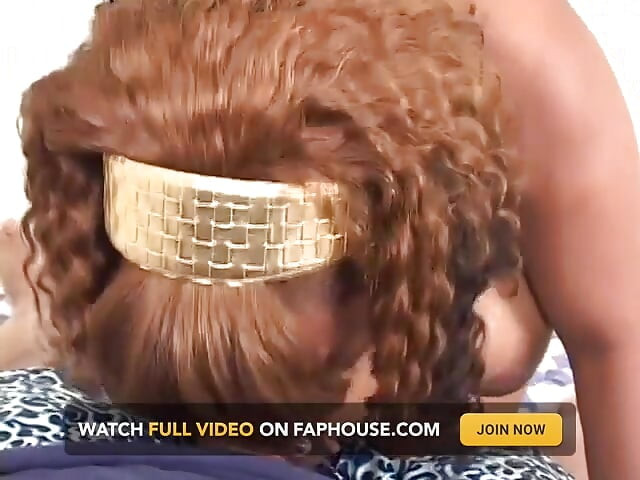 Diamond si gadis semok kulit hitam dengan rambut merah dientot gaya doggy pov sampai dicrot di toket besarnya