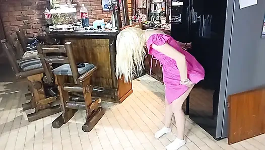 Трахаю вахту, пока мой бойфренд наблюдает