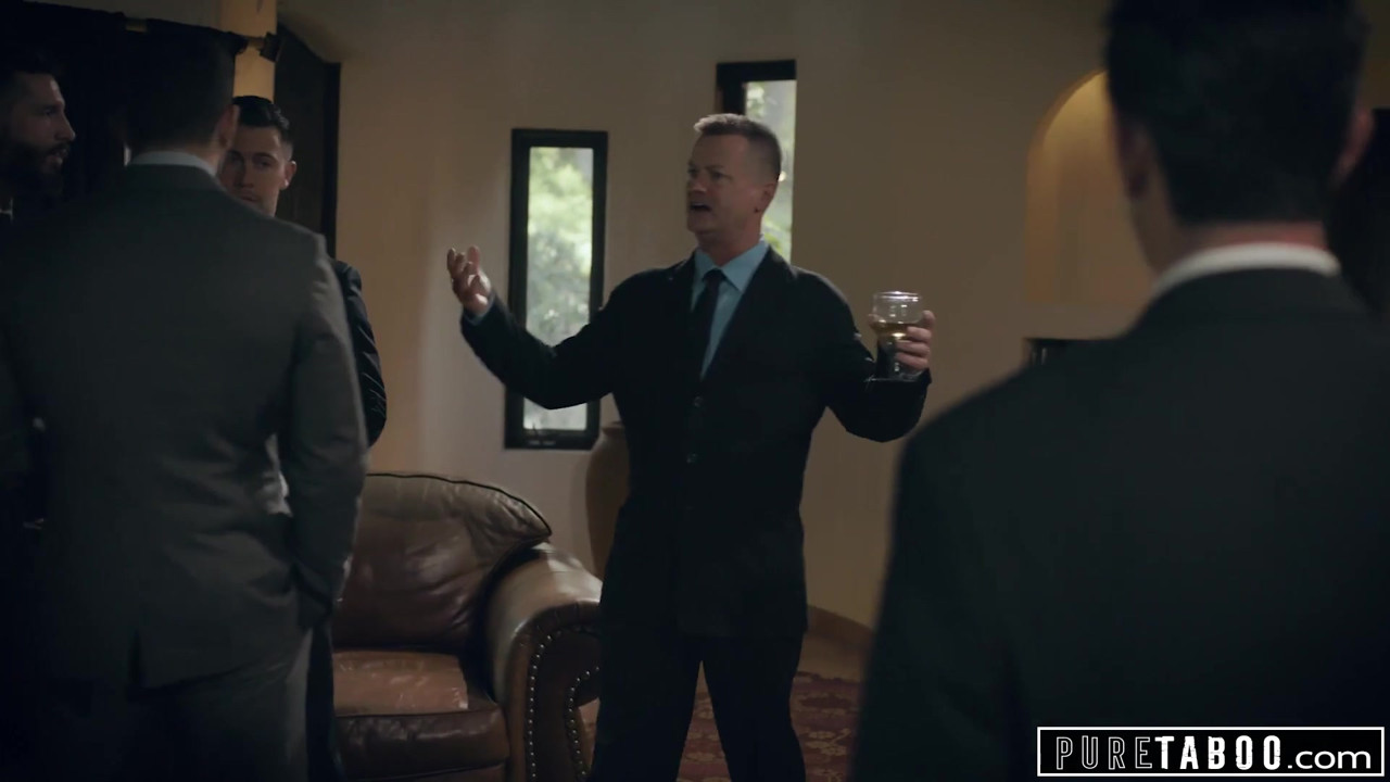 純粋なタブー痴女がビジネスマンに屈辱-公共ファック