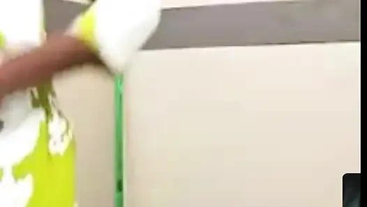 Hintli güzel yalnız kız heri amcığını gösteriyor