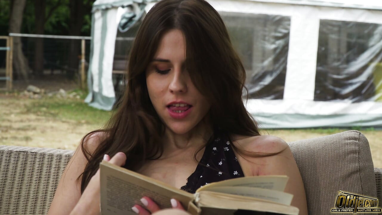Hot Babe Fucked Outdoors By Silver Fox - Oldje Exclusive