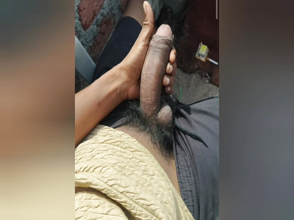 FOFA NUDES GAROTO SOLO EM ÁREA ABERTA