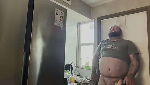 Ich wollte von meinem stiefvater gefickt werden, während er seine tasse wäscht
