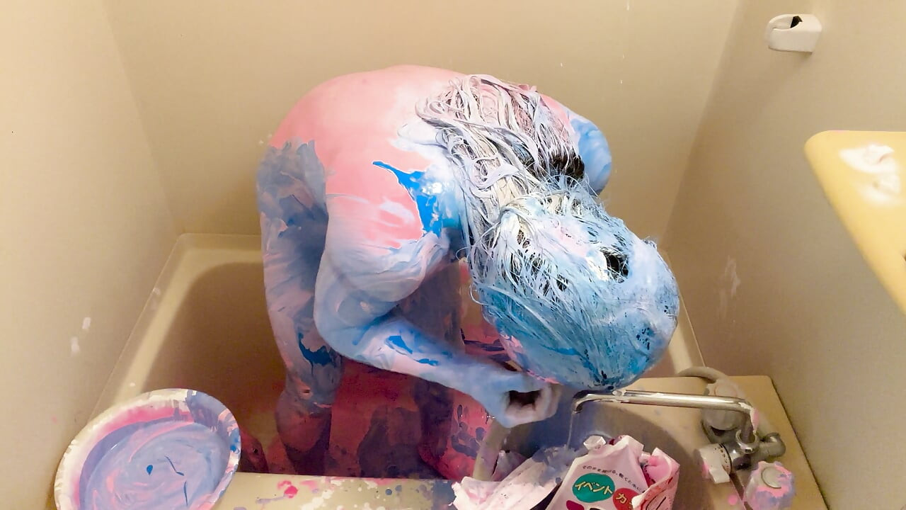 WET&MESSY Messy Play: Covered in Paint by a Boy 2