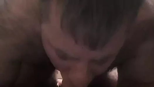 Dildo gırtlağına kadar alıyor