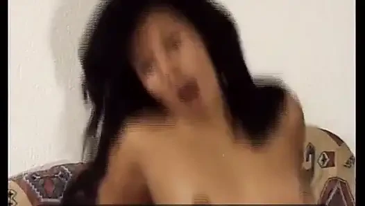 Pirsingli memeli Alman hatun amatör bir seansta sikiliyor