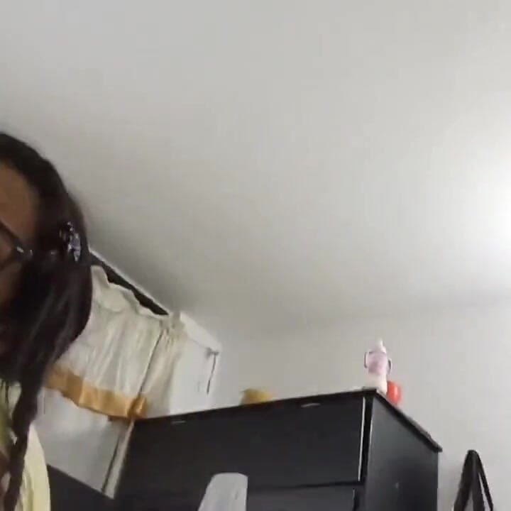 Kolombiyalı, New York Abd'de olan kocası için bir porno videosu kaydediyor ama sonunda komşusuyla sikişiyor