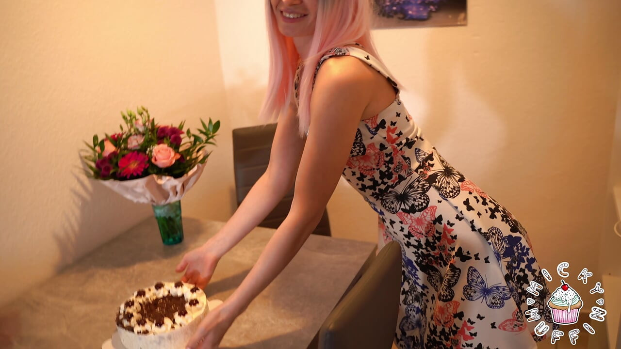 OMG, I just turned 18!! (Mobile phone find)