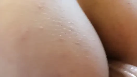 Marylou yeni komşusu tarafından sikiliyor. Eve hoş geldin sikişi.