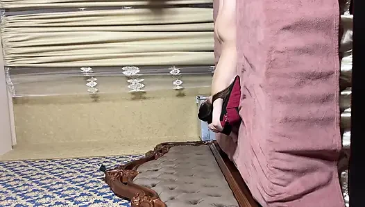 Tüylerinin diken diken olduğunu hissetti