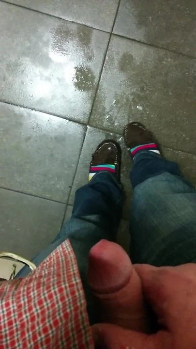 cumming my gfs flats in public bathroom