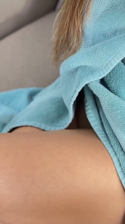 Solange Sun Tries Not Scream as You Pleasure Her While on the Phone