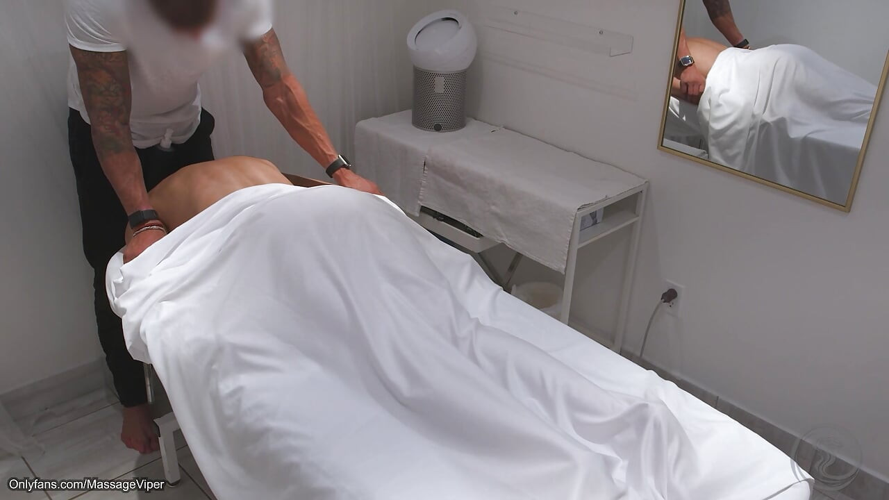 Ehefrau-massage: betrügt ihren ehemann mit dem masseur