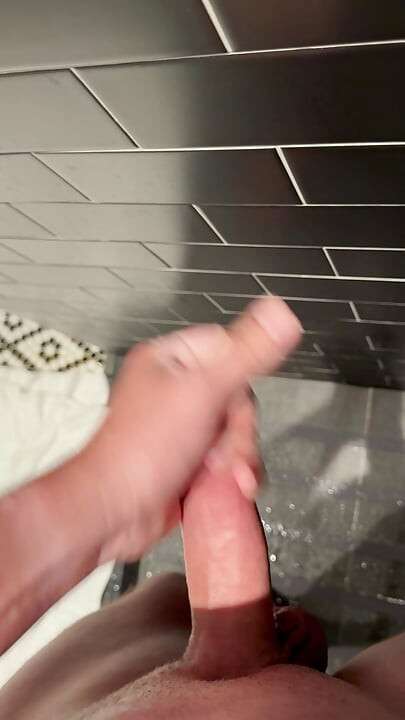 Thổi một đống tinh dịch lớn trên tường, xem nó trượt xuống!
