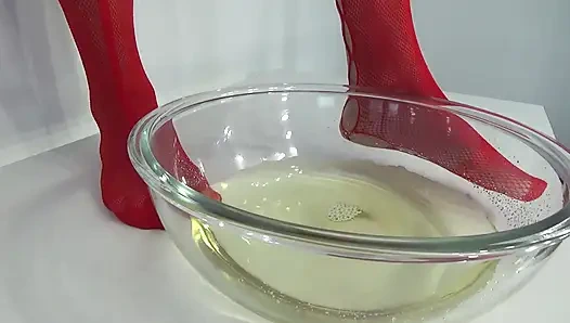 dalam kencing merah di baskom