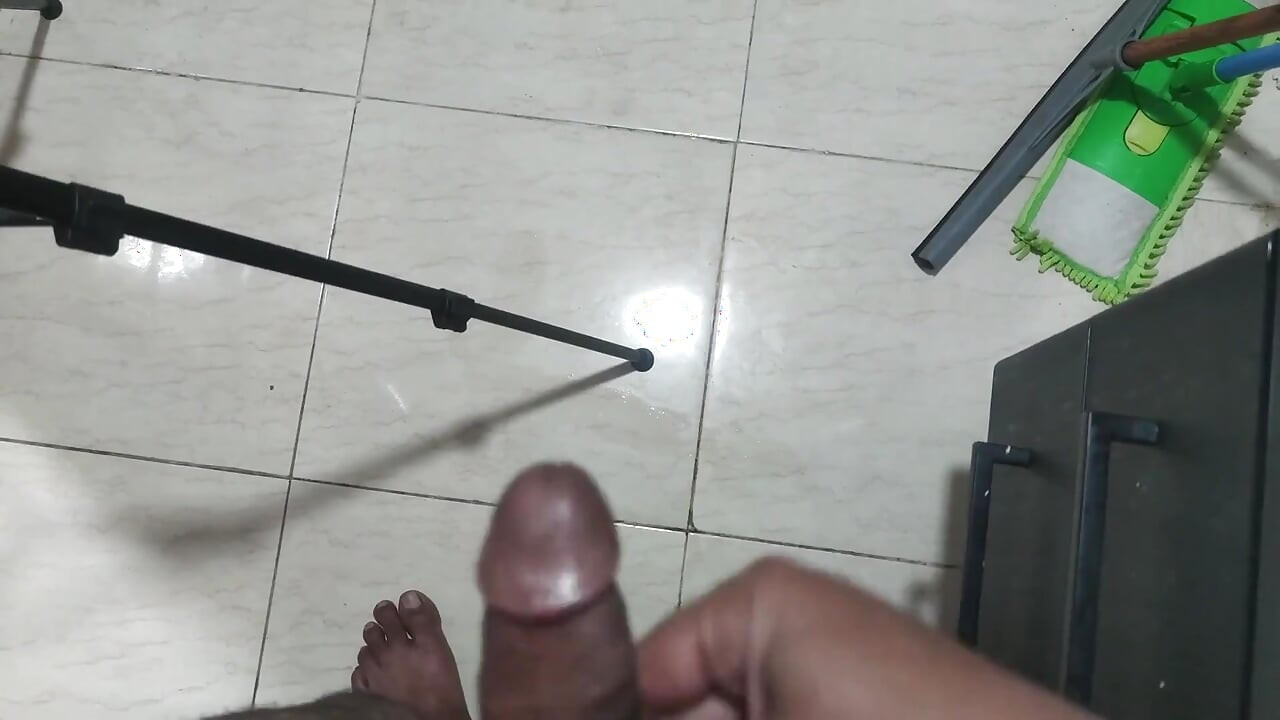 Kocası karısının götten ve amından sikilmesini izliyor