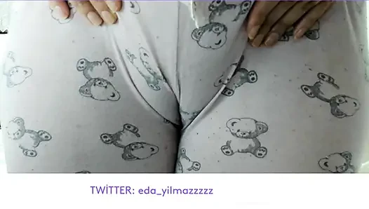 Deve toynağı- pijama- kabarık amcık- şişmiş amcık