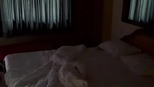 Karım gösteriş yapmayı seviyor.