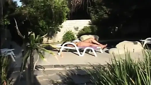 Seks hitam di taman... Crot di mulut