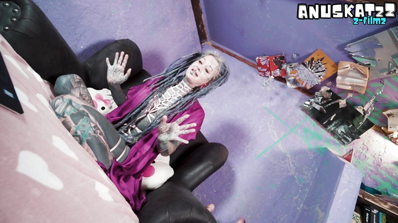 Deusa tatuada tatuada ao vivo, profundo brinquedo anal, masturbação