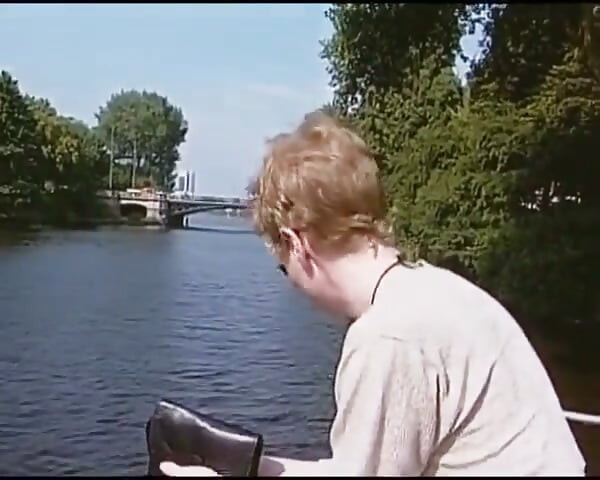 Amateur de 21 años de Alemania mostrando sus habilidades para chupar la polla