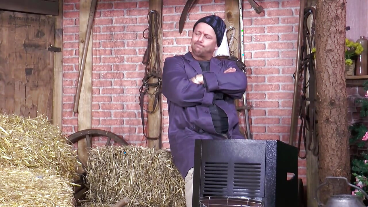 Het analsex med sexig brunett på ladan