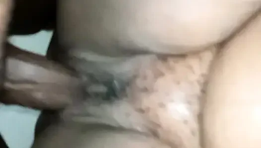 Шпиляю толстушку жену соседа на обеденном столе