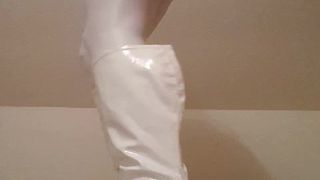 Taniec w białej spódnicy