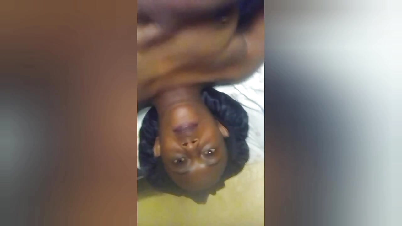 汚くて醜いビッチが自慰をしている この動画を送って