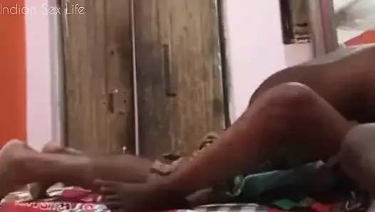 Индийская неверная деревенская жена занимается сексом с Devar Ji