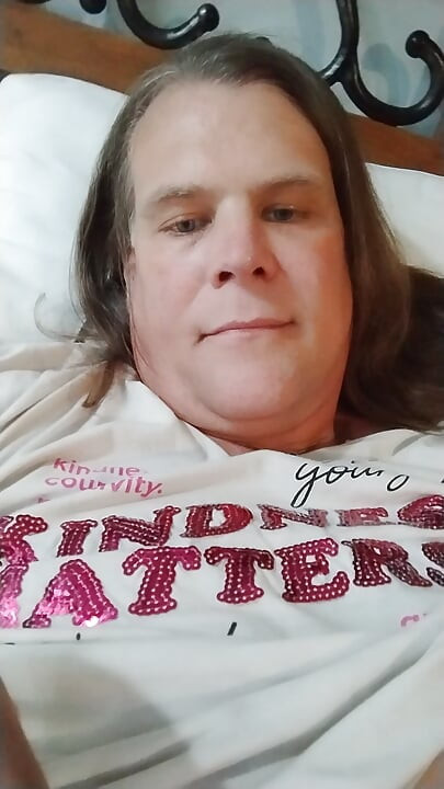 Time to invite you into my bedroom for a little close-up look at what I do when I'm all alone