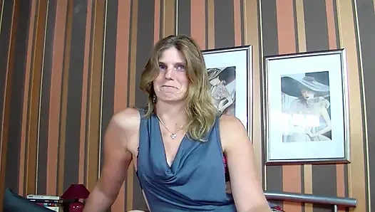 Pelacur Jerman yang kuat dan jelek masturbasi dalam aksi solo