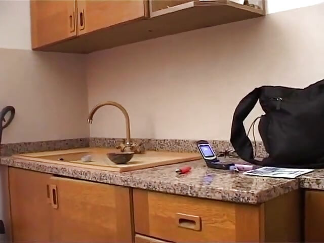 Cette jolie salope italienne adore sucer des bites