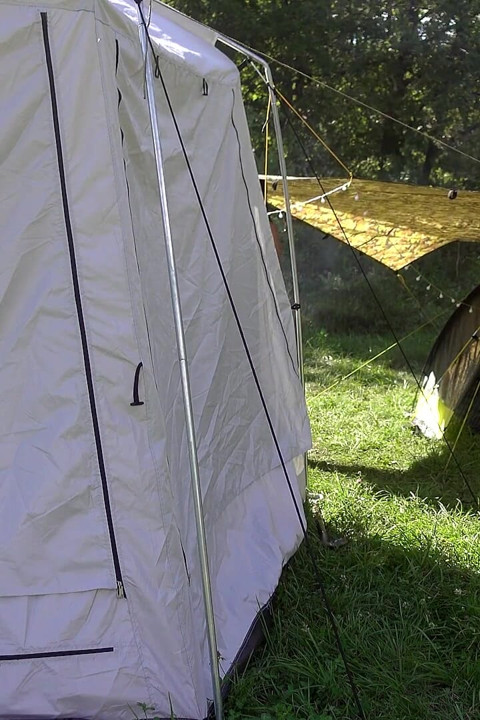 Arriscada masturbação de acampamento - quase pego ao ar livre