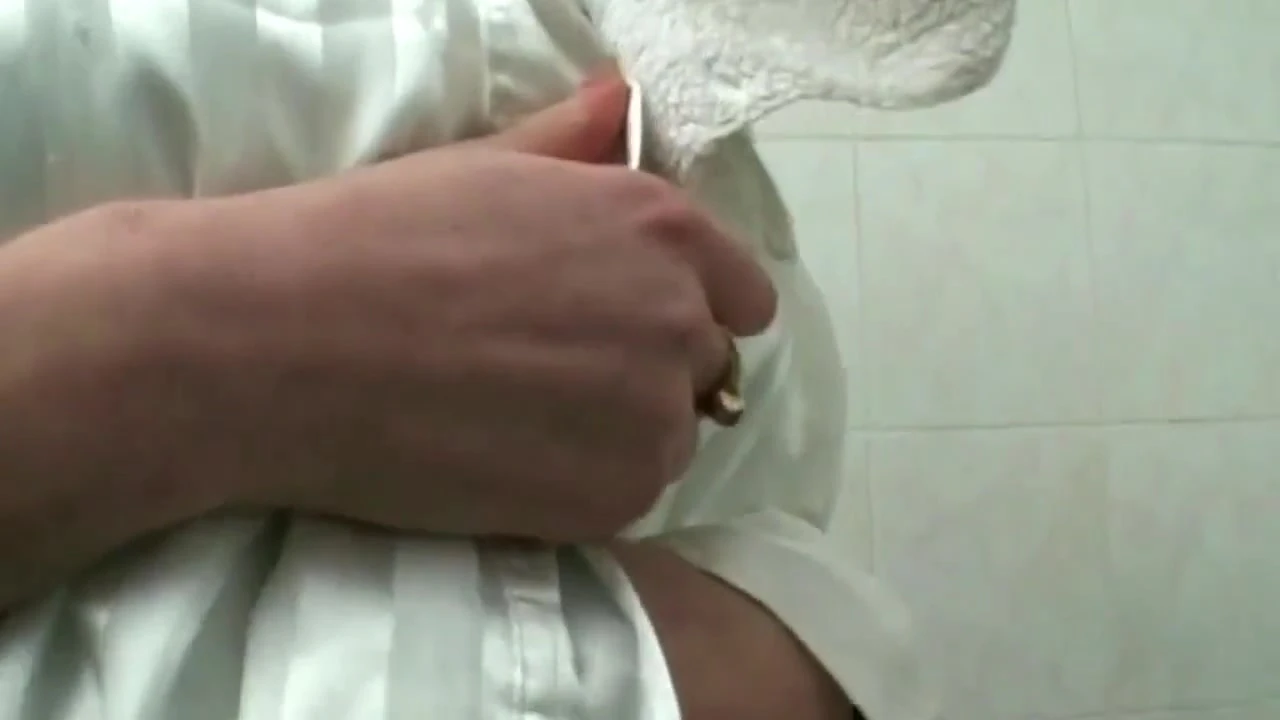 Sarışın hatun yarak emiyor ve sert mor dildoya biniyor