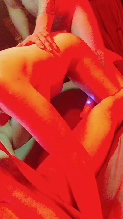 Delilah sendo fodida por dois: amigos compartilham | Clipe 2