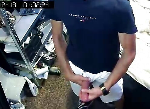 मेरे लंड को चूसने की जरूरत है