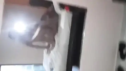 Kocam benimle seks yapmak için arkadaşını işten getiriyor