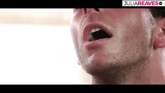 Kısa götlü konuşma vahşi bir sikişle bitiyor