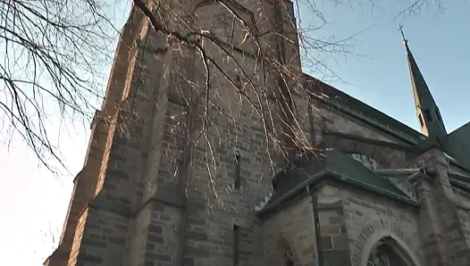 Святой.... В этом монастыре очень хорошо. Возбужденная монахиня, которая одержима членами, никогда не получает достаточно!