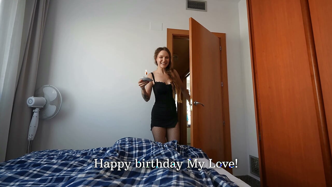 Soția mea a invitat o prietenă ca să o fut anal. FFM Threesome