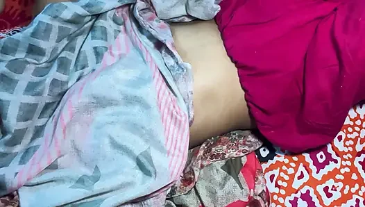 Üvey kız kardeşim sert sikişirken onunla sikişiyorum